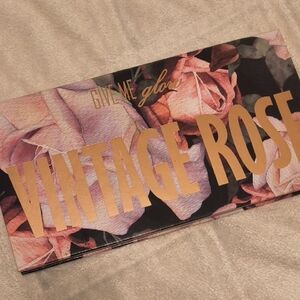 Give Me Glow Vintage Rose Palette